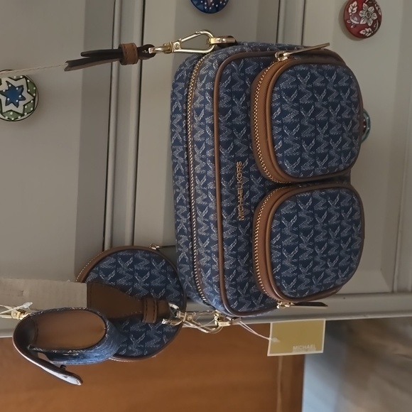 Michael Kors Crossbody bag with attachments, NWT SALE - Picture 2 of 8